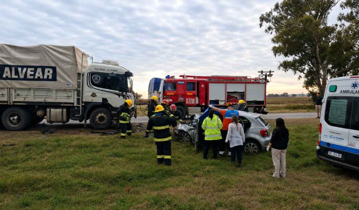 Un hombre murió en un choque entre un camión y un auto frente a Anguil