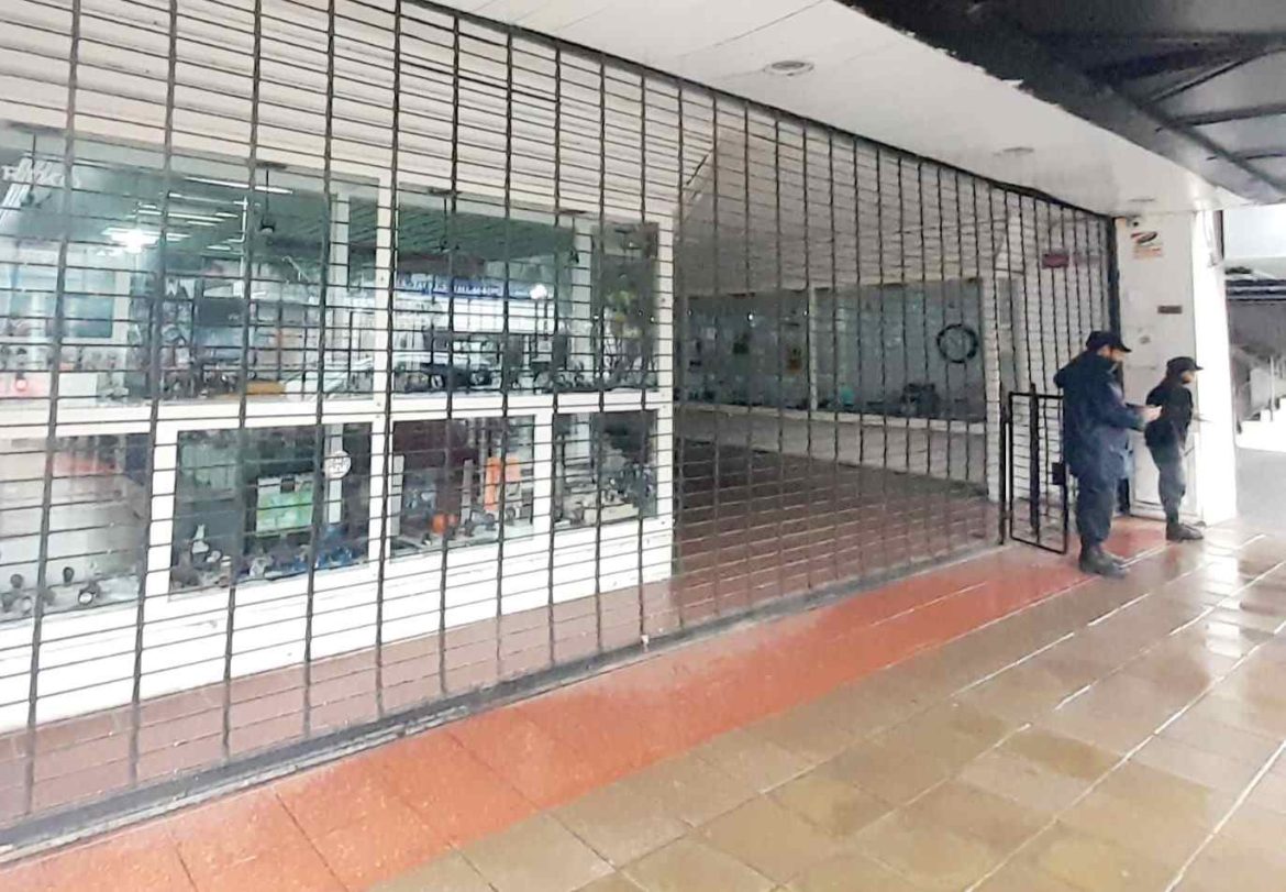 Dos delincuentes hicieron un boquete en la joyería y relojería Horacio Bustos