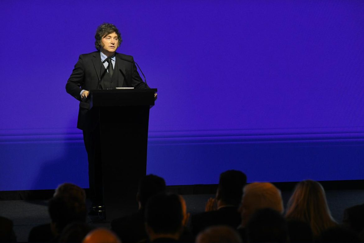 Milei dijo que el nuevo vocero Adrián Ravier “será fundamental en la batalla cultural”