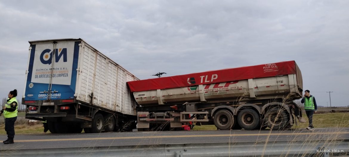 Choque de camiones en el cruce de Lonquimay: un muerto y dos heridos