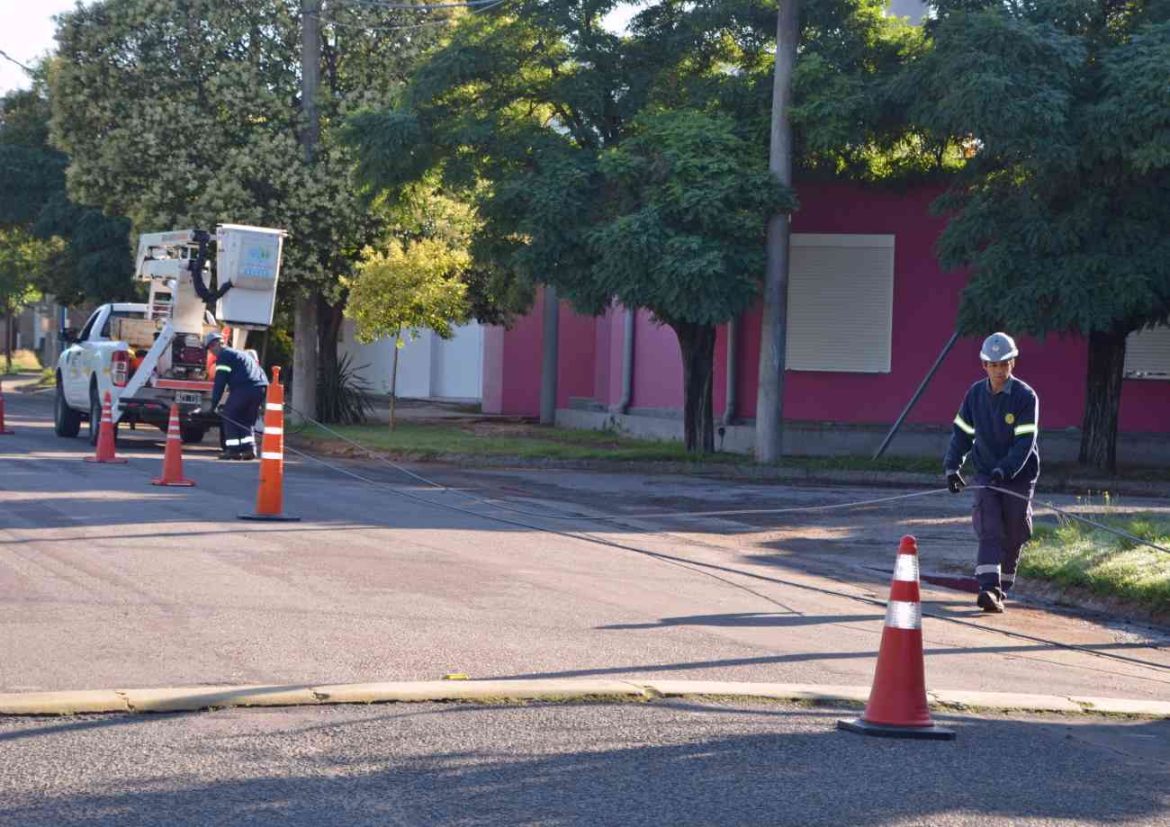 Comienza el tendido de fibra óptica de la CPE en el barrio Villa Martita