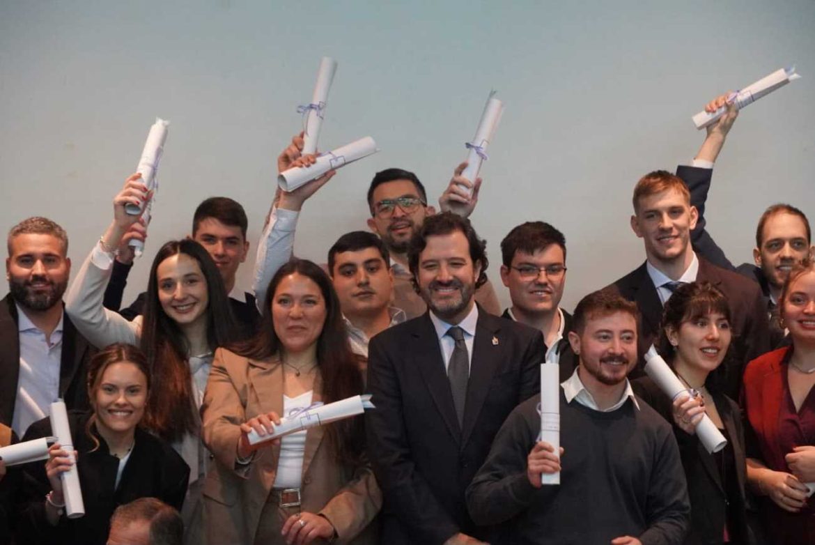 La UNLPam entregó diplomas a sus graduados: “Lleven con orgullo el nombre de esta institución”