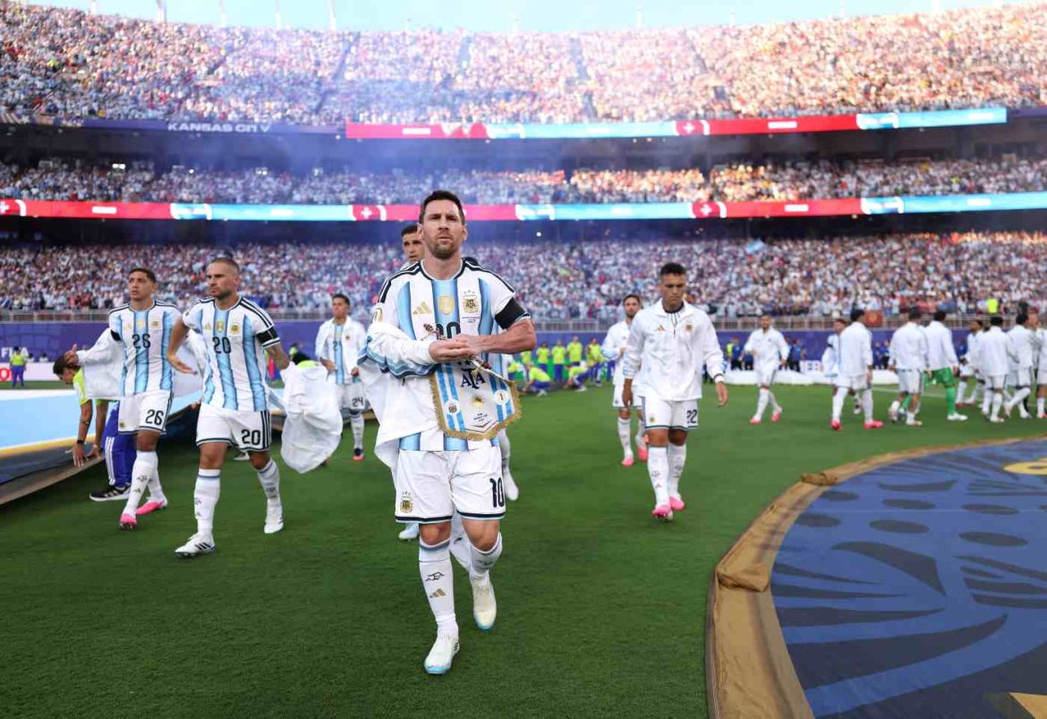 Messi: “Otra vez tocó sufrir, pero este equipo nunca deja de creer”