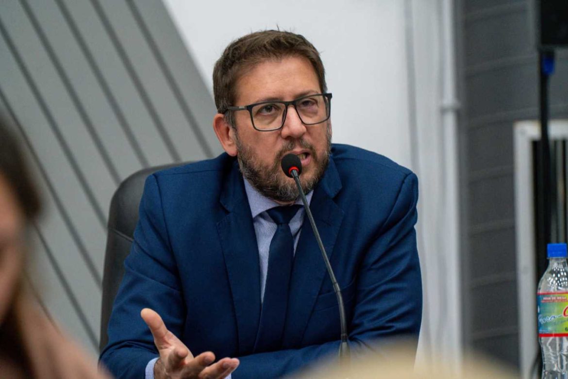 Pérez Araujo anunció un proyecto para eliminar las comisiones de fomento y convertirlas en municipios