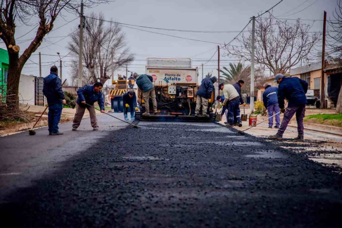Villa Parque: el municipio avanza con el asfaltado de 36 cuadras y la renovación integral de la plaza