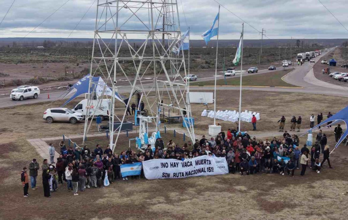 Abrazo simbólico a un año de la tragedia: recordaron a la familia de 25 que murió en la ruta 151
