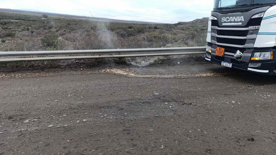Derrame de ácido clorhídrico: cortan por completo la ruta nacional 151 cerca de 25 de Mayo
