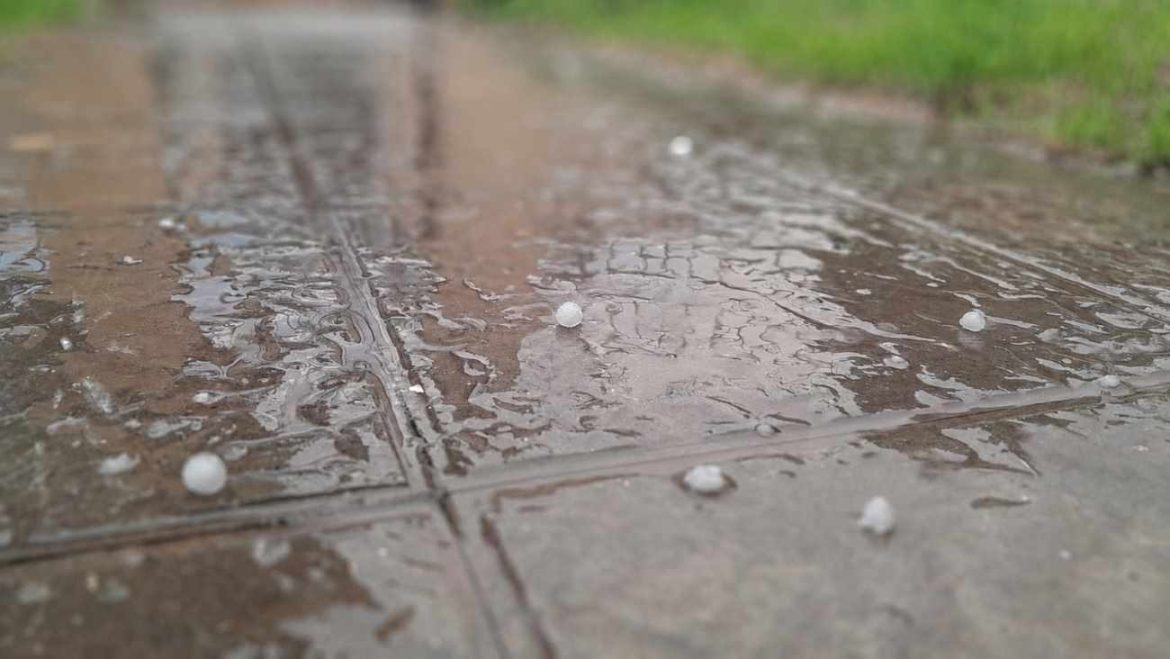Chaparrón y granizo en diferentes sectores de Santa Rosa
