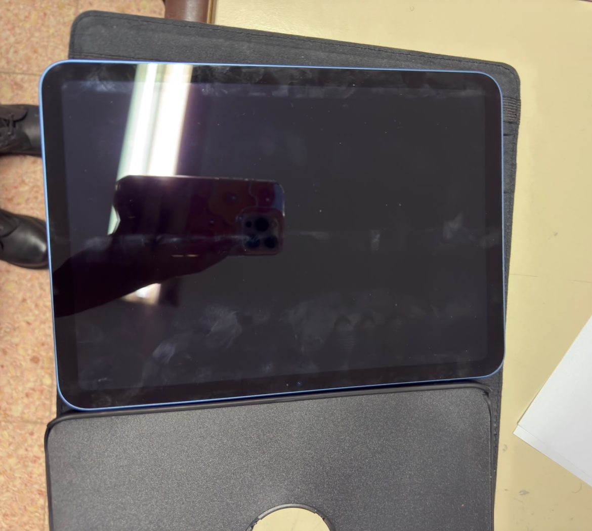 Robó una tablet y una cámara digital y lo entregó para saldar una deuda