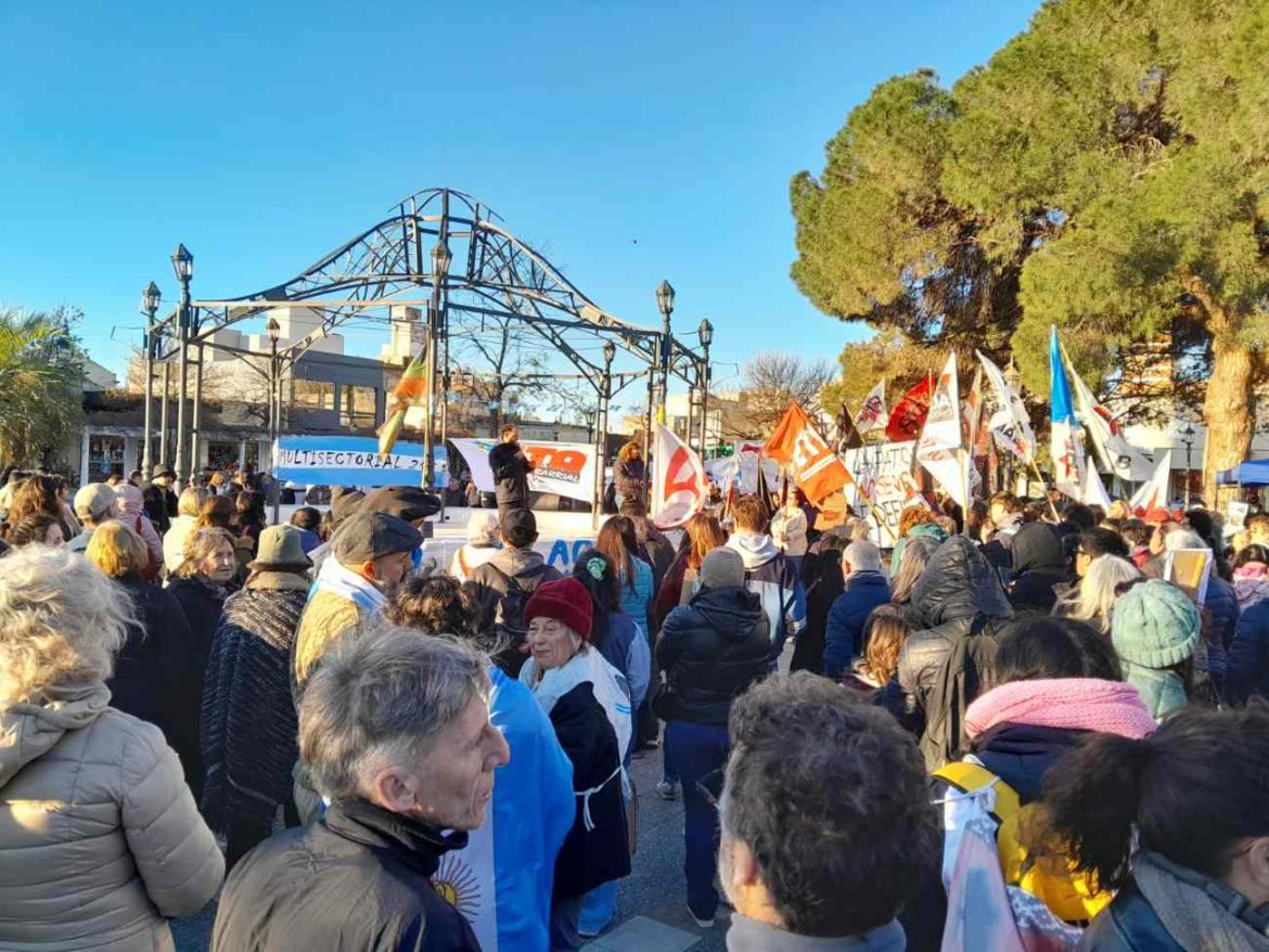 Santa Rosa fue escenario de una protesta contra el proyecto de Milei que modificaba la ley de tierras