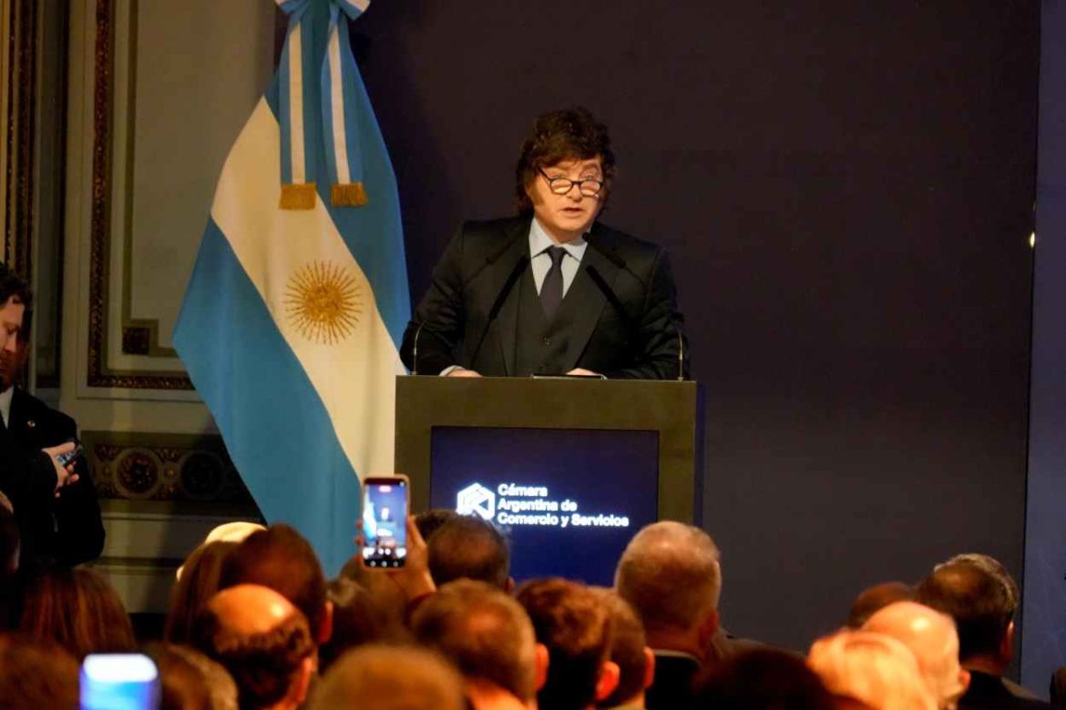 Milei y la baja natalidad: “Estamos pagando muy caro la locura de los pañuelitos verdes”