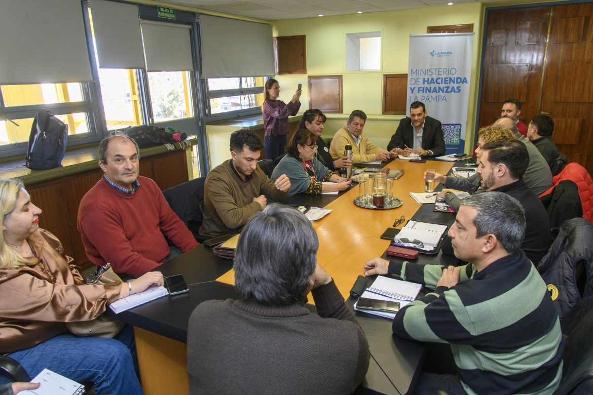 Gremios estatales consideran insuficiente la propuesta salarial del Gobierno y piden mejorarla