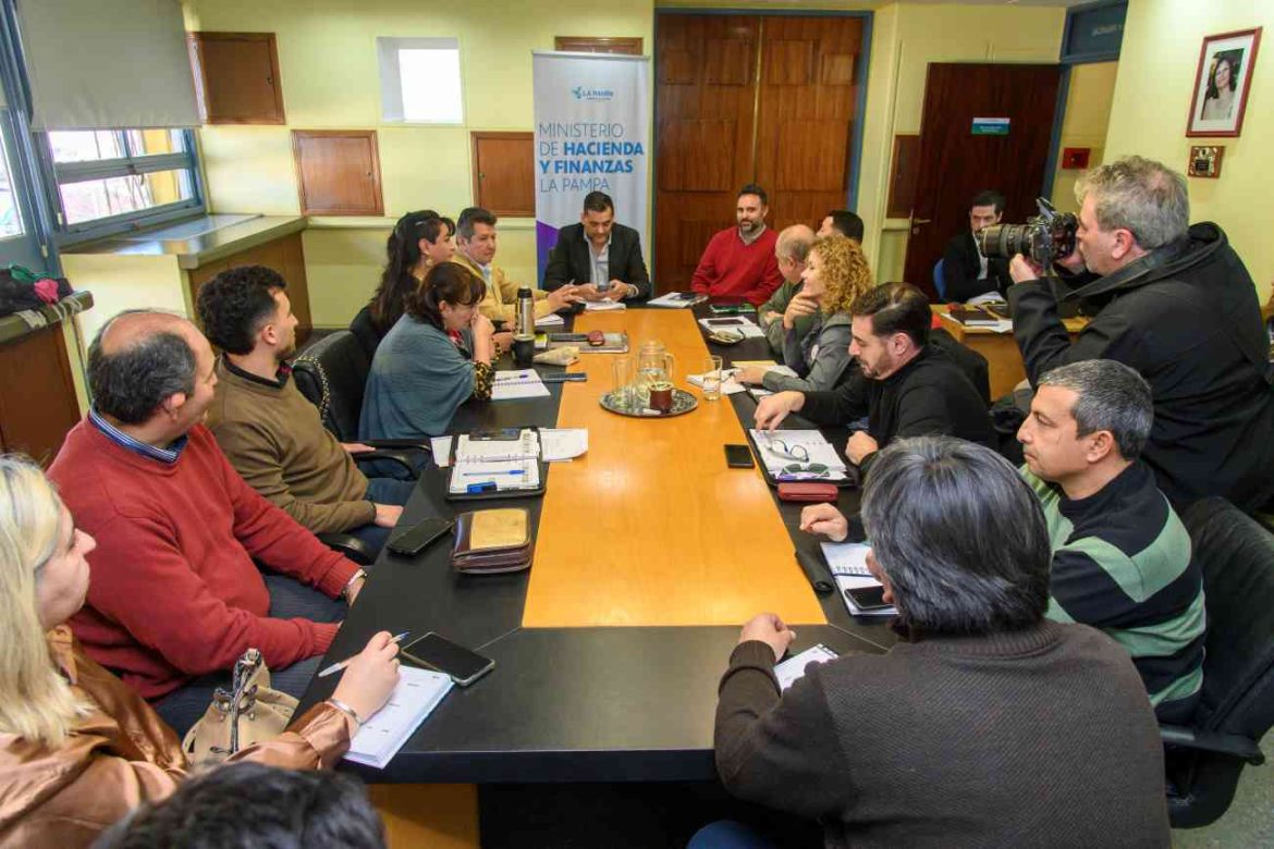 Paritaria estatal: el Gobierno ofreció un 3% para agosto y cláusula gatillo hasta septiembre