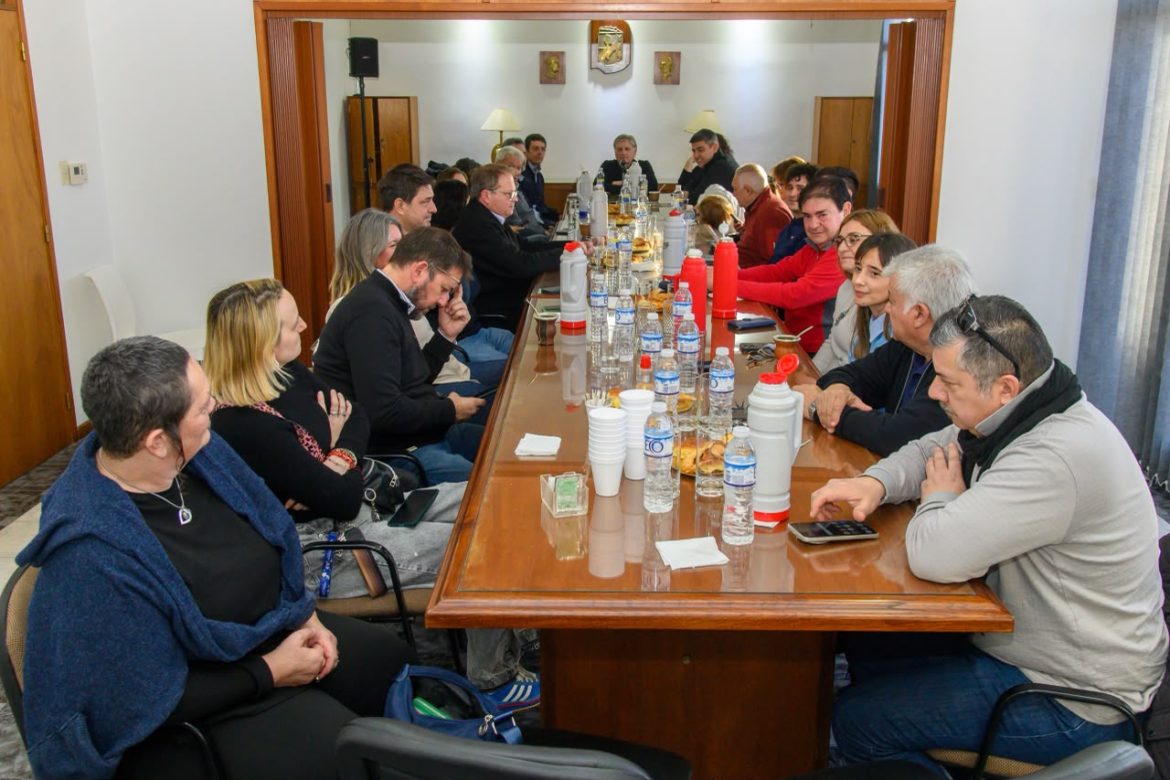 Reunión del PJ pampeano: Ziliotto hizo un informe sobre la situación nacional y hubo gestos de unidad