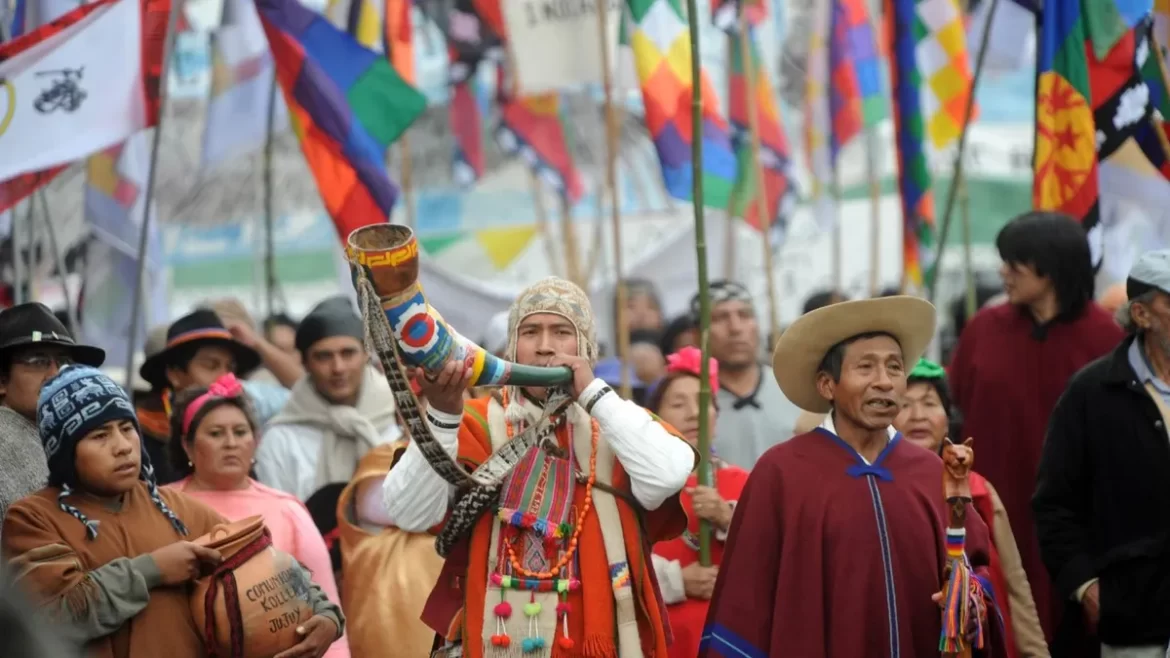 Lo que faltaba: Milei eliminó el Día del Respeto a la Diversidad Cultural