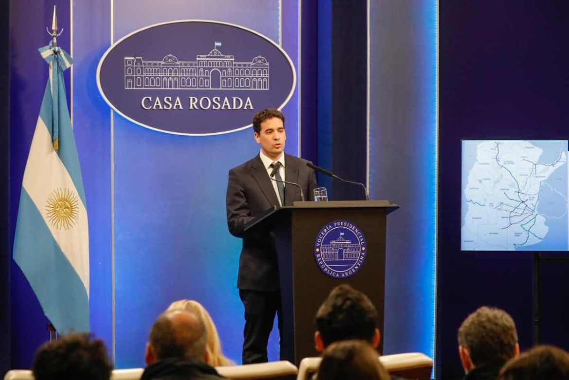 Ravier provocó otro conflicto: confirmó que Oria suplantó a Caputo al frente de la comunicación y luego se desdijo
