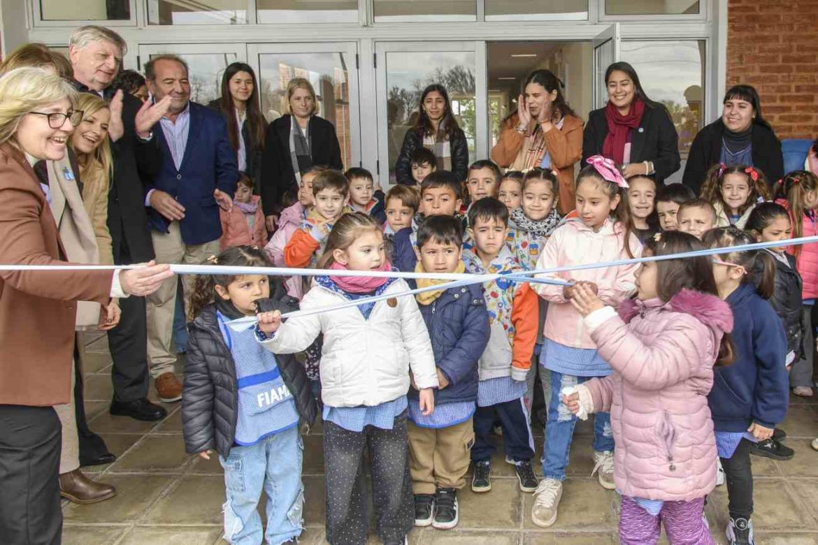 Ziliotto inauguró el nuevo jardín de infantes de Larroudé y anunció viviendas