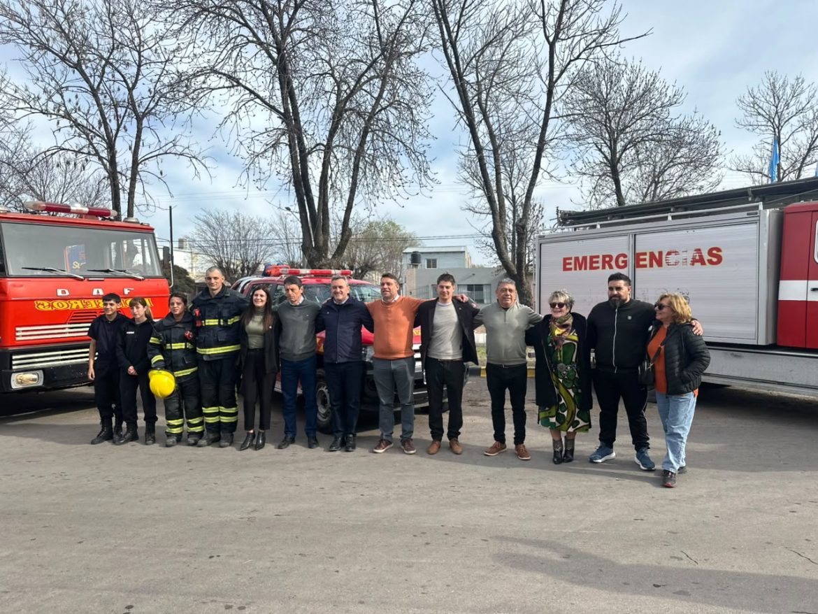 Bomberos voluntarios reclamaron fondos adeudados por Nación: “sirenazo” y abrazo solidario en Toay