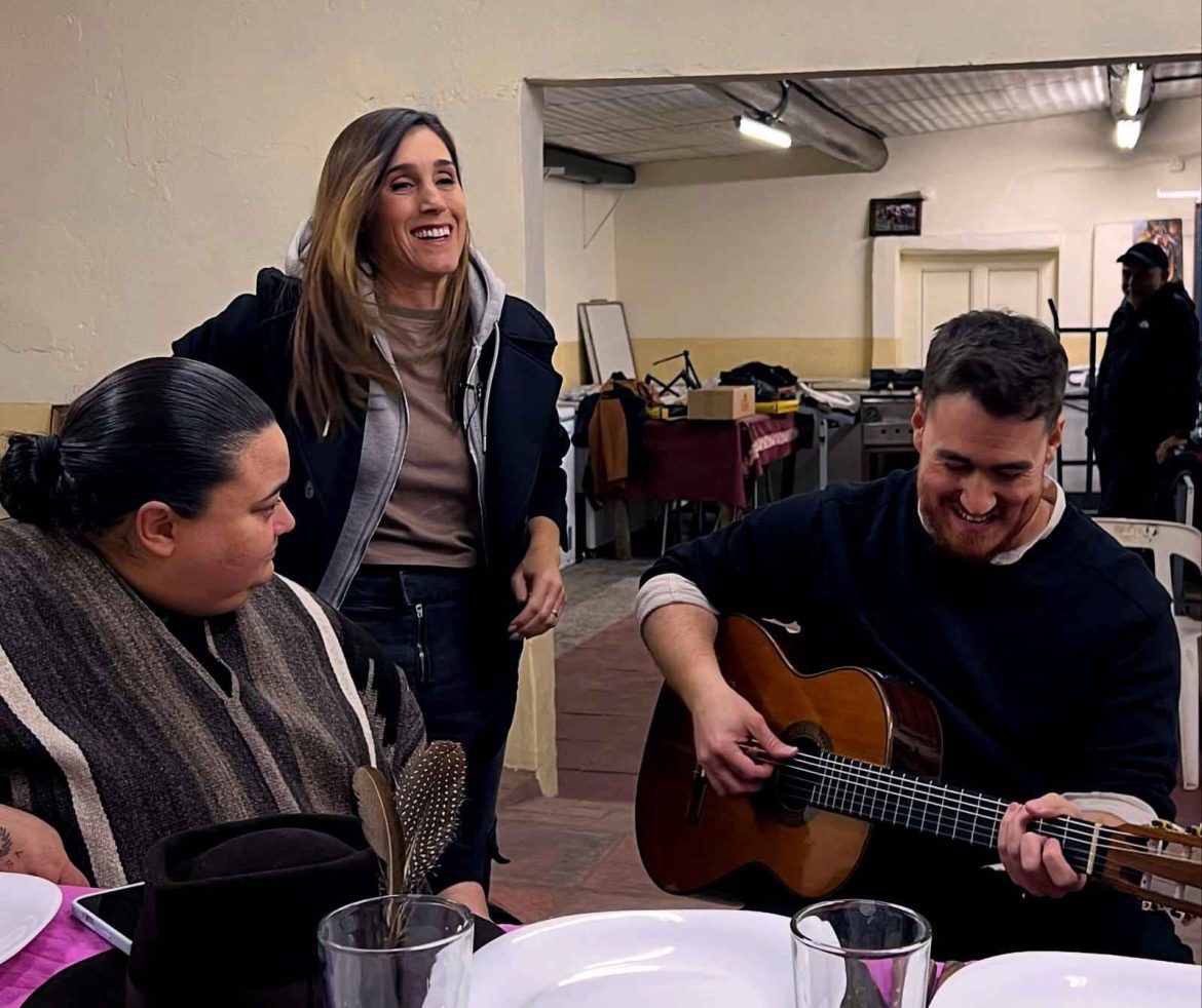 Soledad Pastorutti pasó por Toay y compartió música con artistas locales