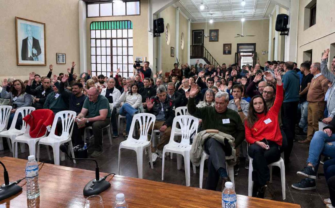 La UCR aprobó iniciar negociaciones para armar una gran alianza en 2027 con el PRO, libertarios y Tierno