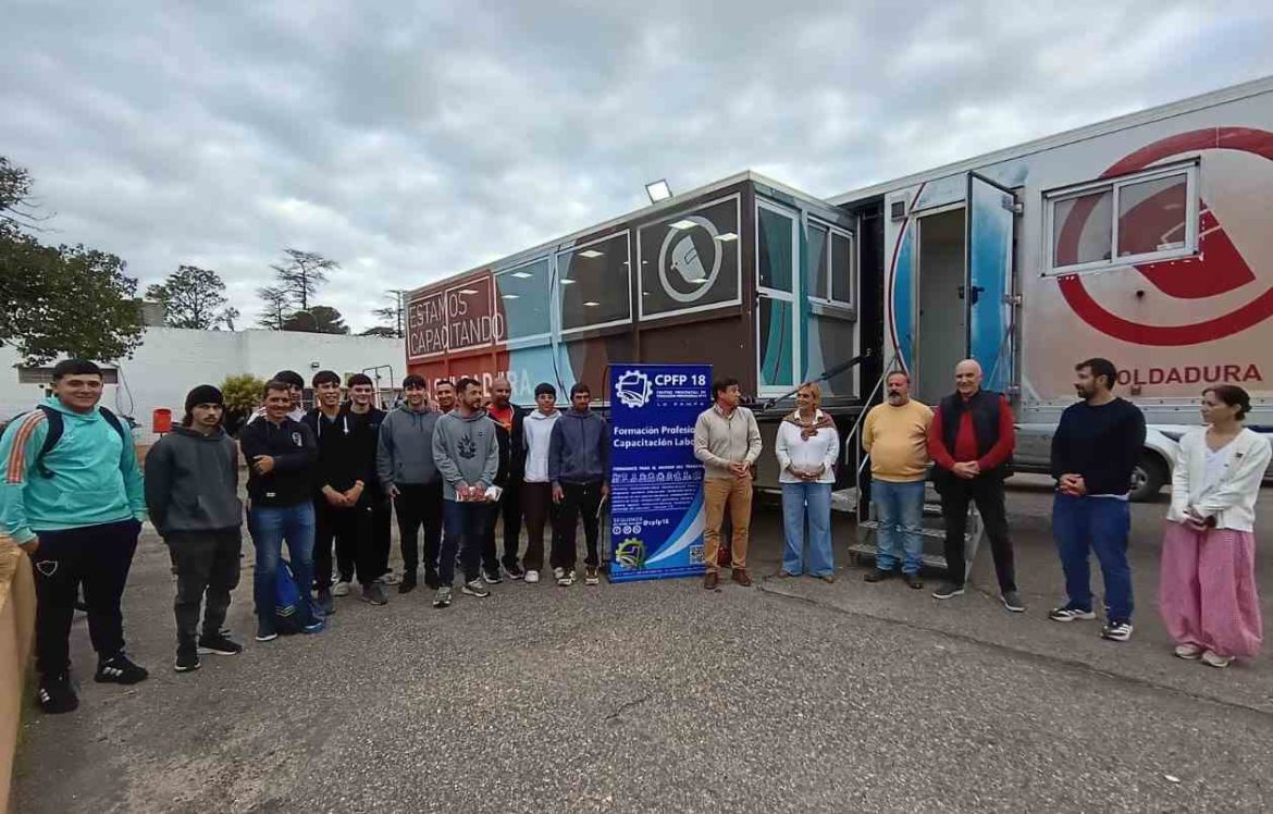 Cuatro localidades pampeanas suman propuestas de formación laboral con aulas móviles
