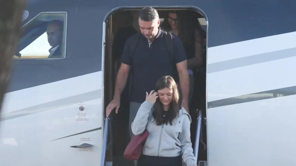 Gil Domínguez acusa a Milei de incumplir su propio DNU migratorio por el ingreso de Flávio Bolsonaro
