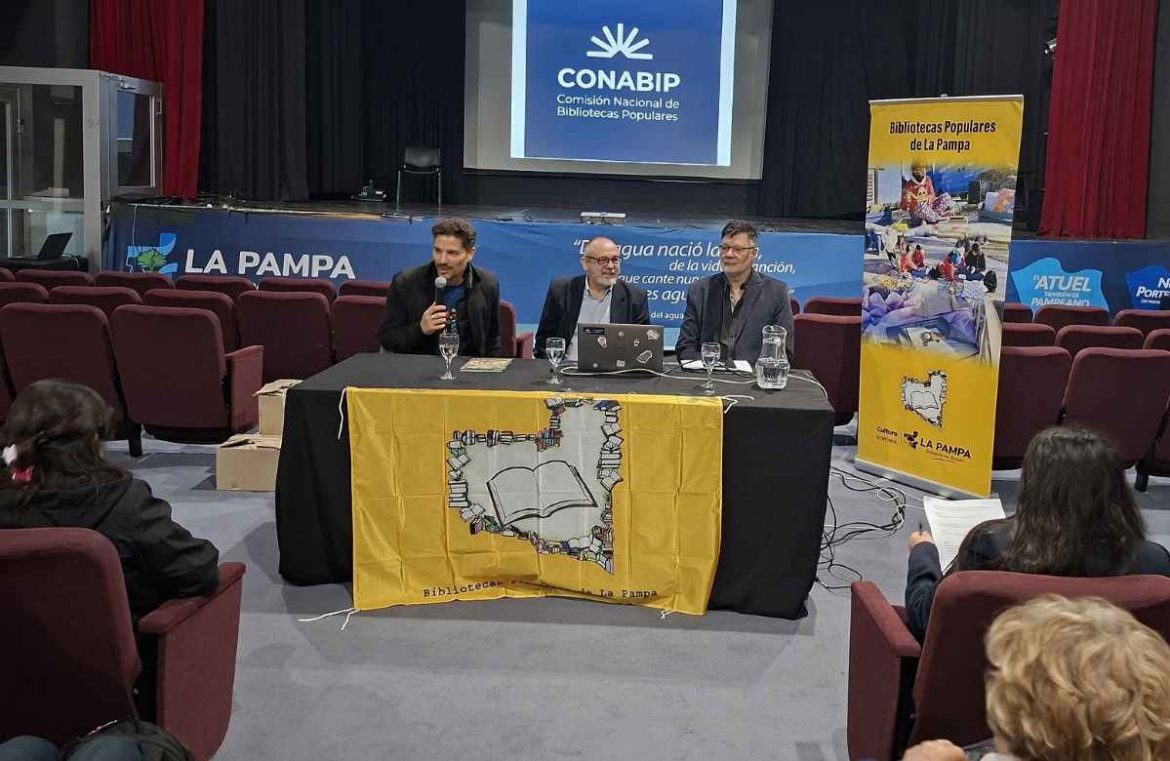 La Conabip presentó la charla “La catalogación en apuros” en la Feria Provincial del Libro