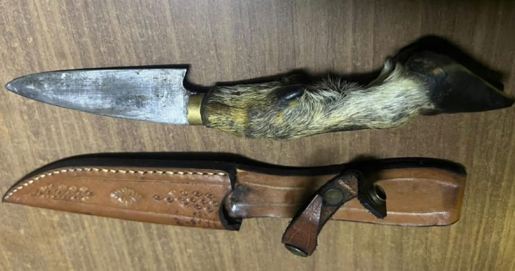 Cuchillo secuestrado en el hotel alojamiento de Santa Rosa