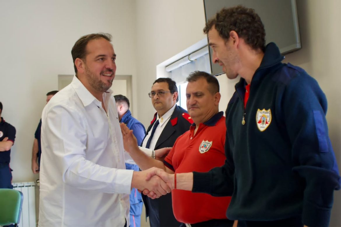 Di Nápoli reconoció a los bomberos voluntarios que colaboraron luego del temporal