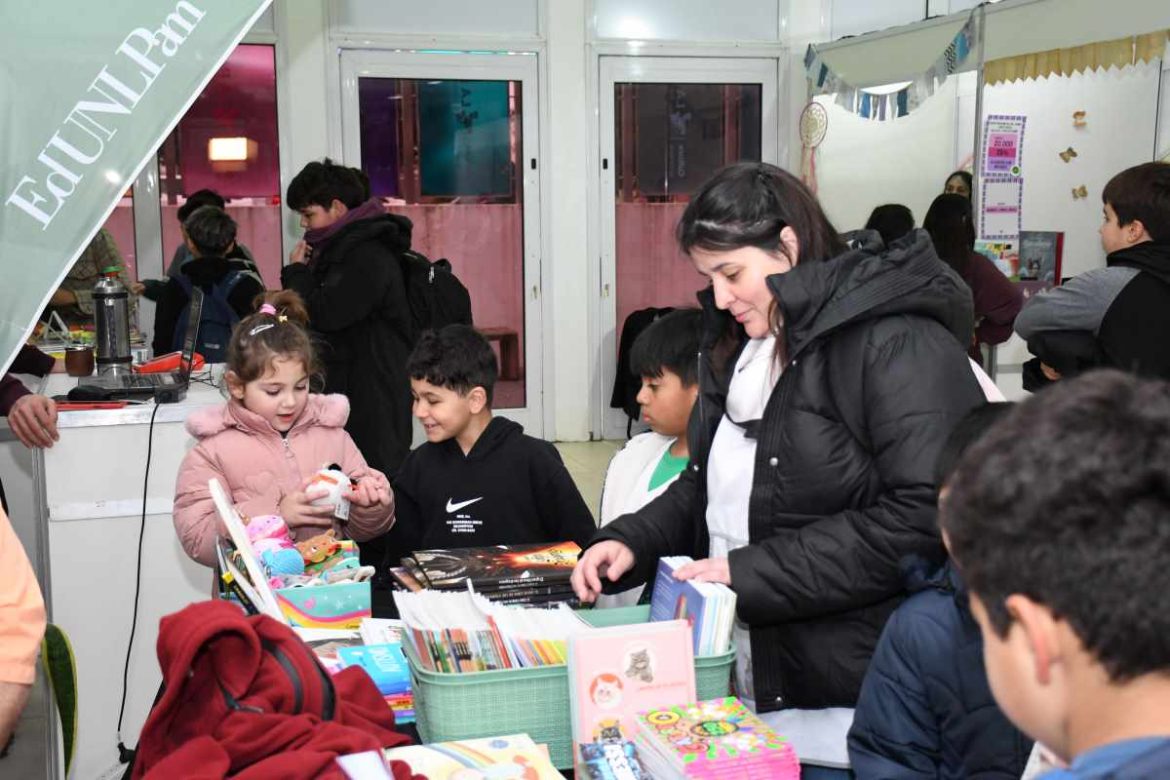 Cómo sigue la Feria del Libro: presentan “Rostros de la Tierra” y “La última batalla”, además de numerosas actividades