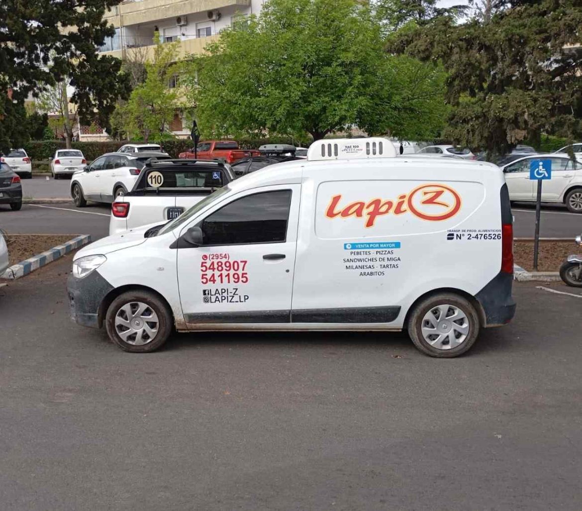 Santa Rosa: las infracciones de tránsito se repiten y estacionar donde no corresponde ya es una postal cotidiana