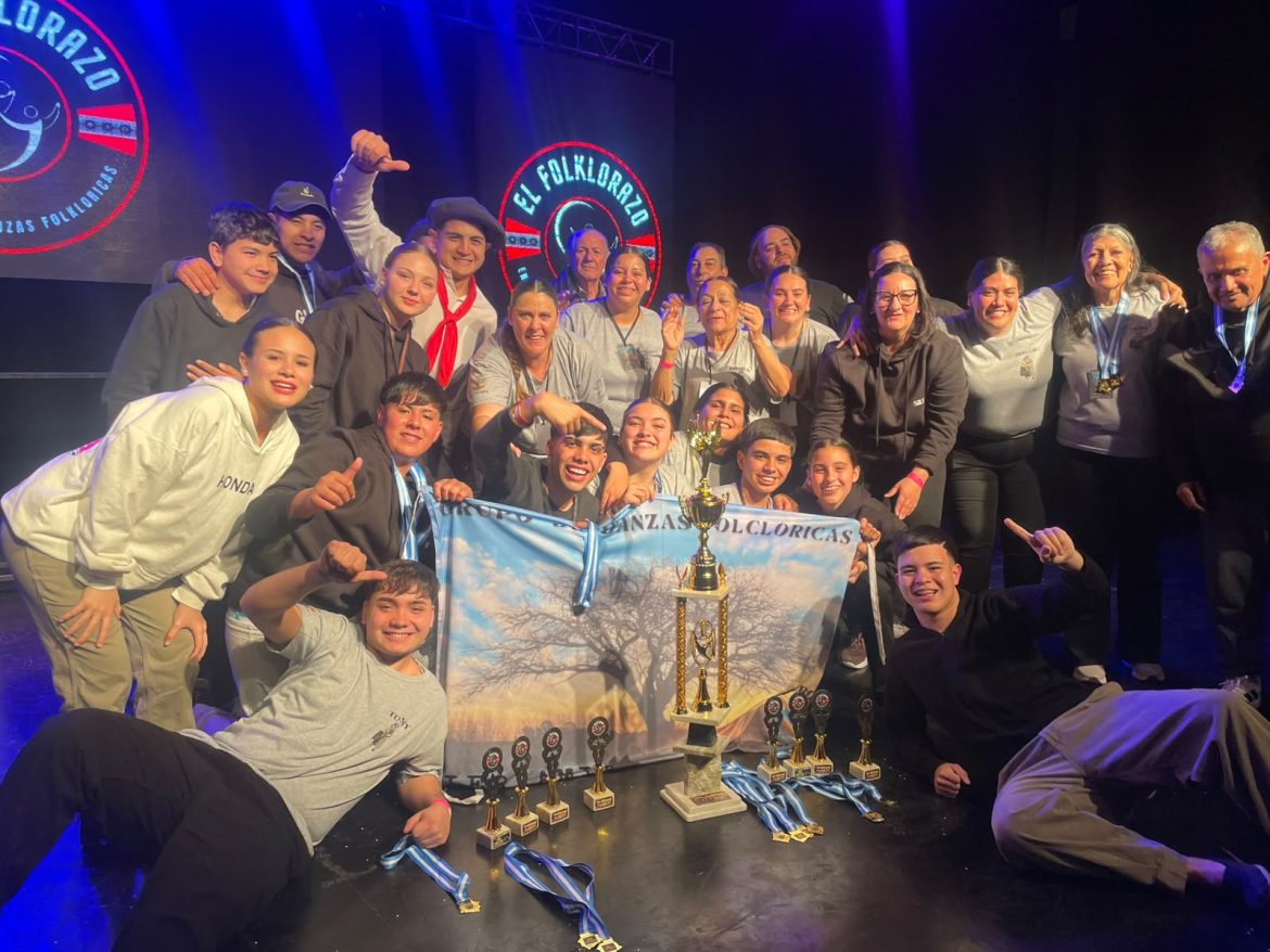 Destacada actuación de grupo de danzas folklóricas de Santa Rosa en Villa Carlos Paz